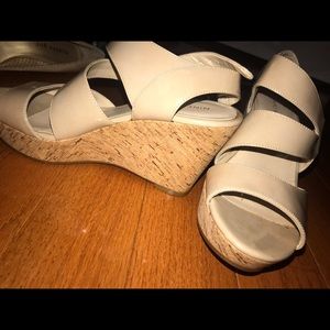 👡💕 NINE WEST TAN WEDGES 👡💕